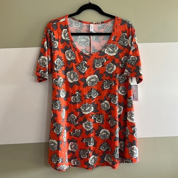 LulaRoe t shirts - Picture 1 of 7